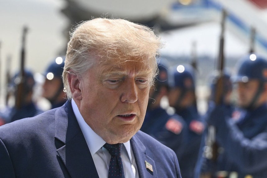 4億ドルの専用機を置いて…トランプ氏、機内食トラックに隠れ「秘密脱出」作戦（中央日報日本語版） - Yahoo!ニュース