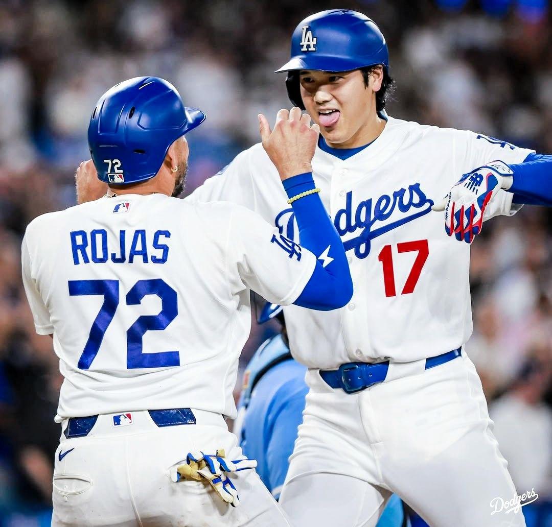大谷翔平の27号逆転2ラン ロハスがデコピンポーズからスタンド上部