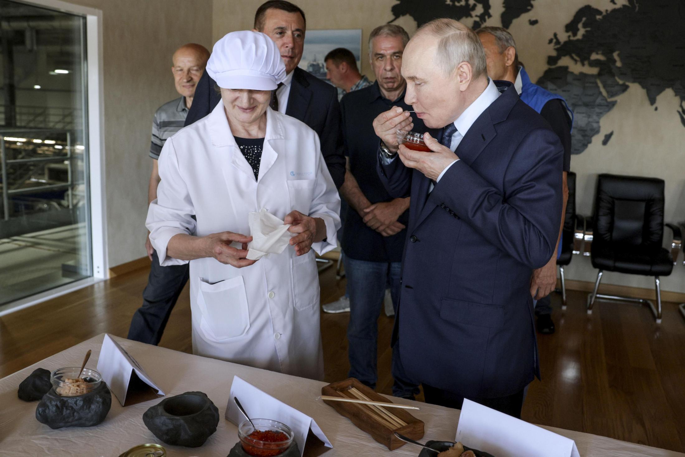プーチン氏が北方領土初訪問 制裁に反発、実効支配を誇示（共同通信