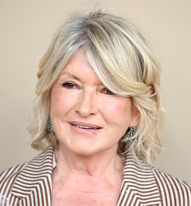 本当に85歳⁈ マーサ・スチュワート、金髪→ピンクヘアに！「おしゃれ