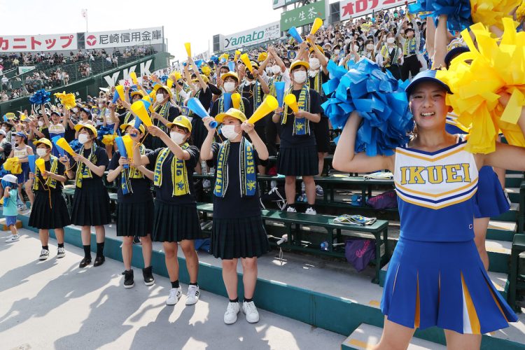 《アルプススタンドの生徒に「炎天下で2時間」を強制》高校野球応援を「原則参加」とする学校行事の危うさ「制度設計に危険が伴う」 （NEWSポストセブン） - Yahoo!ニュース
