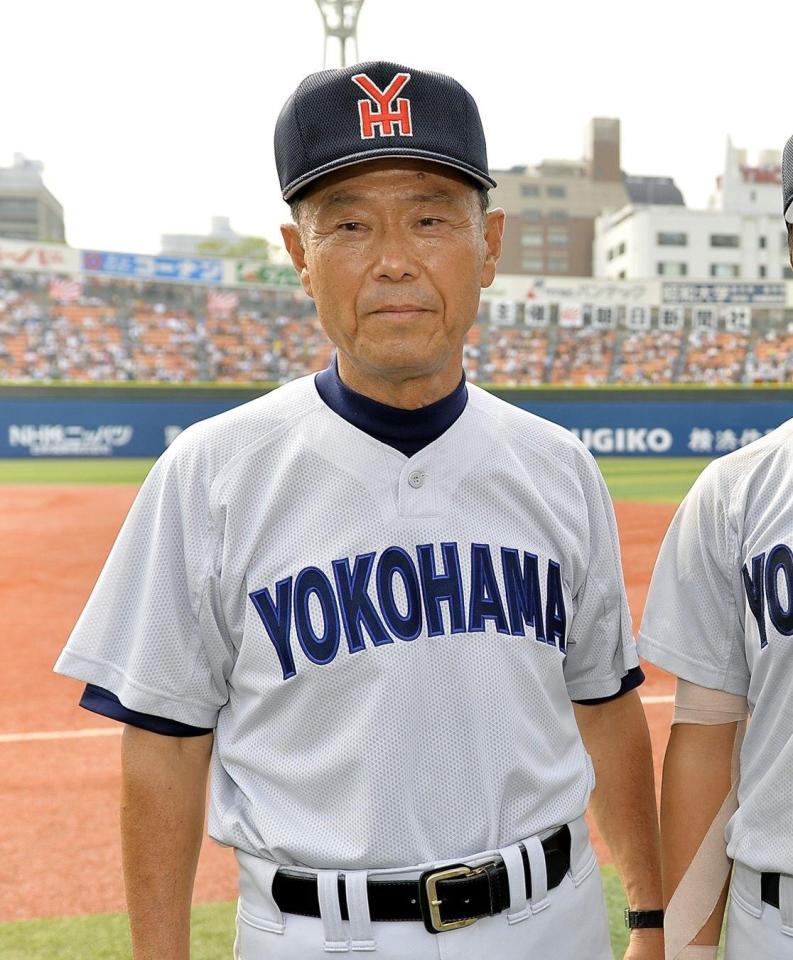超貴重　横浜高校元監督渡辺元智名前入り active move アンダーシャツ 渡辺元智さん いつまでも尽きなかった野球への情熱 公園で野球をする