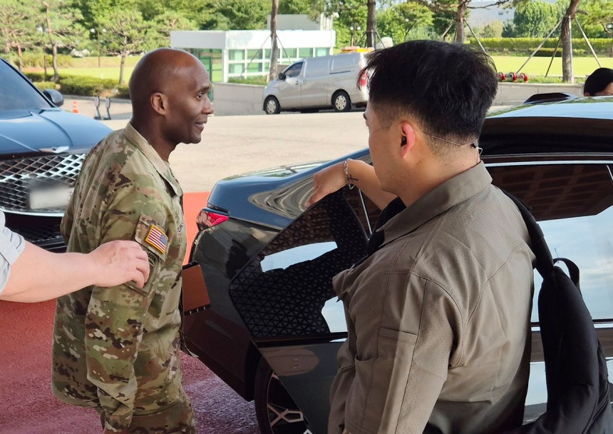 韓国軍？ イスラエル軍？ボディアーマー オリーブドラブ MEDIUM トランプ氏の指示からわずか1日、韓米が別々に訓練（1）（中央日報日本