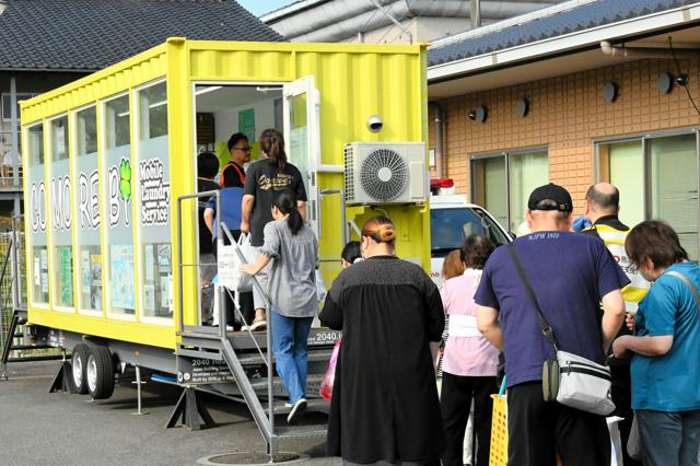 「移動式ランドリー」大活躍　熊本地震の被災地で洗濯機9台フル稼働（朝日新聞） - Yahoo!ニュース