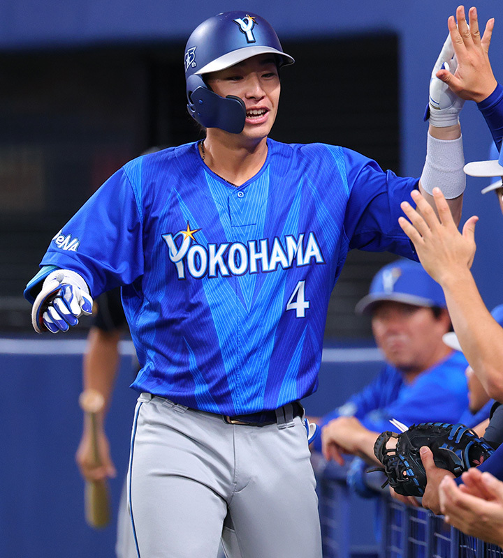 DeNA・度会隆輝「佐野恵太さんと塁上で『イチ! ニー!』ってやってい DeNA・度会隆輝「佐野恵太さんと塁上で『イチ! ニー!』ってやってい
