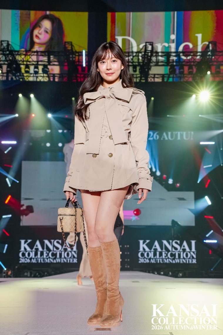 渡辺美優紀＞ランウエーで美脚全開 “超ミニ”ワンピで魅せる（MANTANWEB
