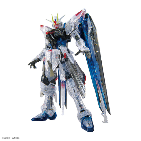 実物大フリーダムガンダム立像のRGガンプラがクリアカラー版でガンダム