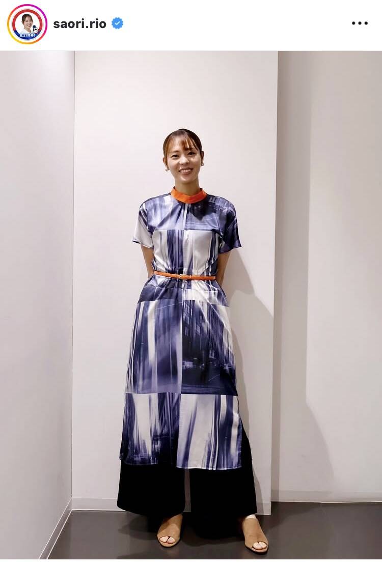 元バレー女子日本代表、美スタイル際立つワンピース姿が「100億点