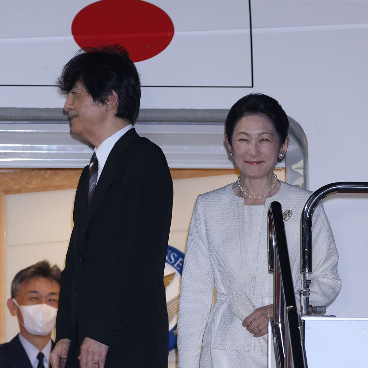 秋篠宮さまは紀子さまを待たれずに、両陛下は足並みを揃えられて…ご夫婦のあり方が表れる“挙動”（女性自身） - Yahoo!ニュース