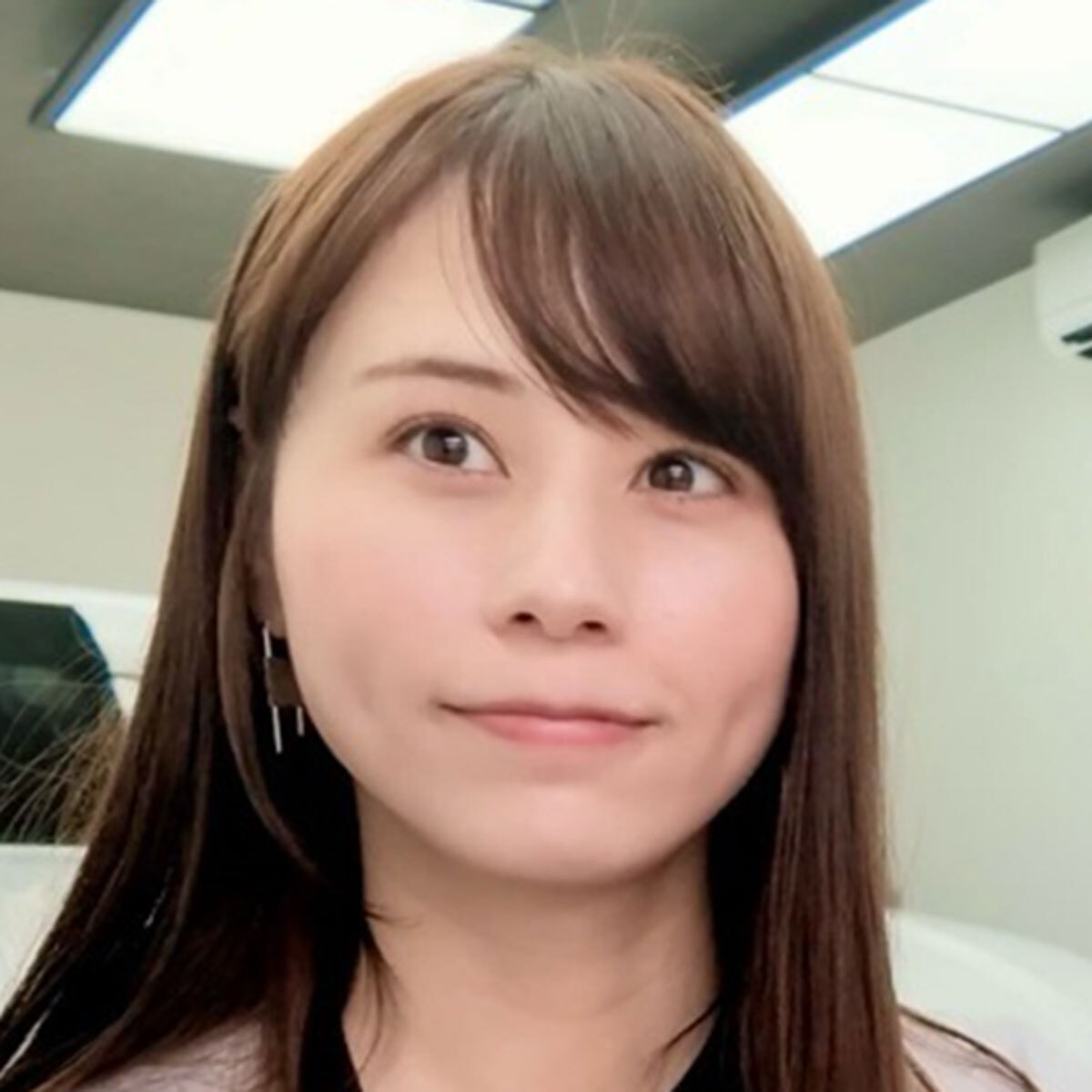 高級車7台所有の女性YouTuber、日産ディーラーから “入庫拒否” で再燃した「下着洗車」投稿…進む “過激化” にファンも嘆き（SmartFLASH） - Yahoo!ニュース