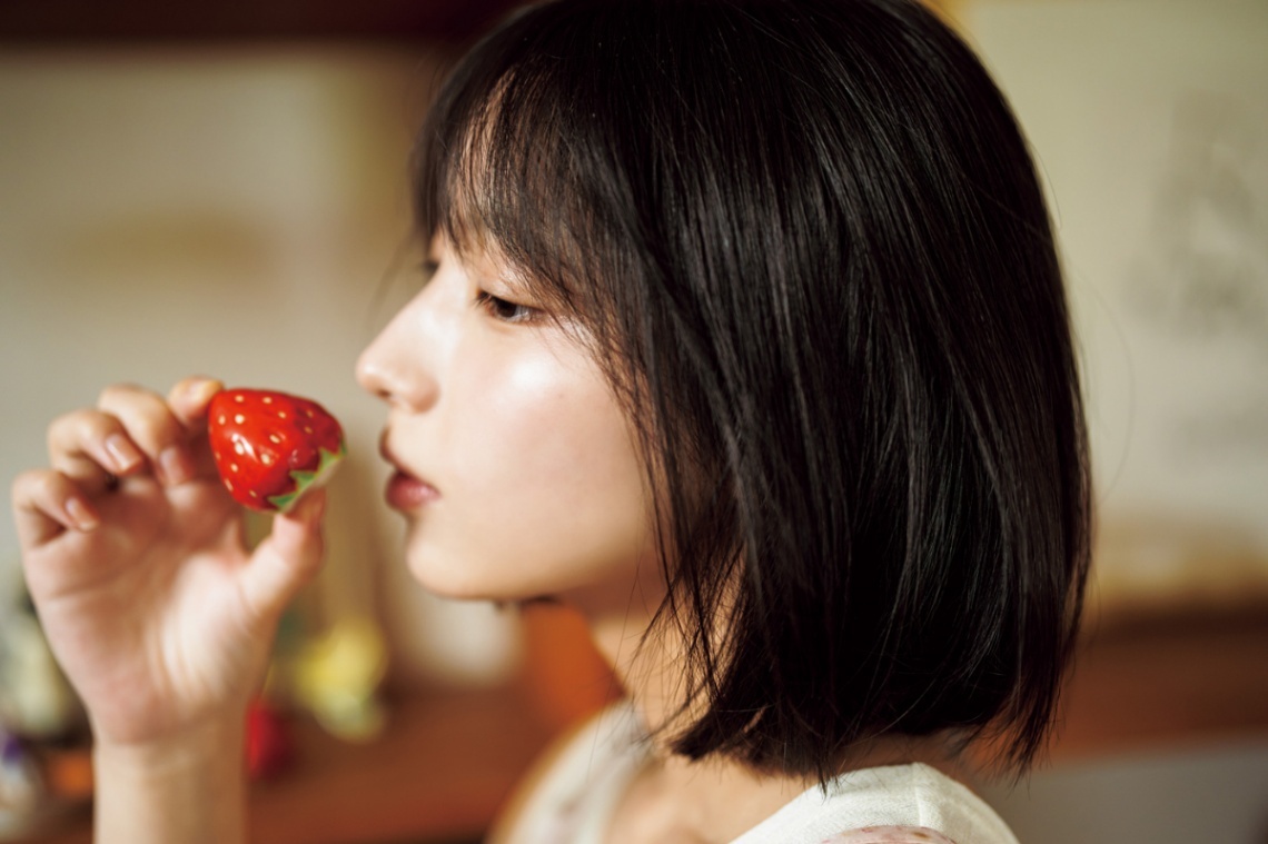 日向坂46大野愛実＞19歳美少女が「マガジン」表紙に “夏の主人公”が
