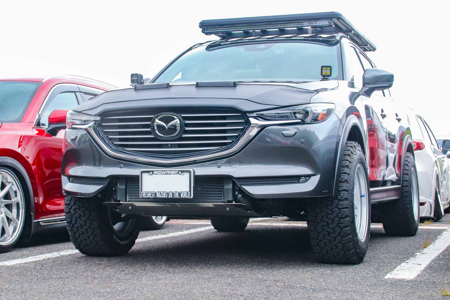 よ*み様 CX-8 リフトアップキット ローダウン主流のCX-8で車高をあえて9cmリフトアップ！ 異色の足元で