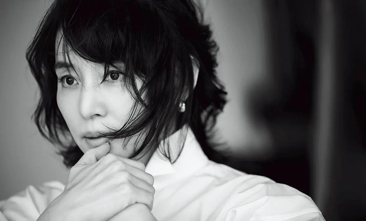 56歳・石田ゆり子】なぜこんなにも惹きつけられる？チャーミングな笑顔