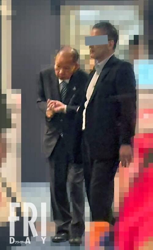 二階俊博・元自民党幹事長　政界引退から約2年　「足取りヨロヨロ」不安姿（FRIDAY） - Yahoo!ニュース