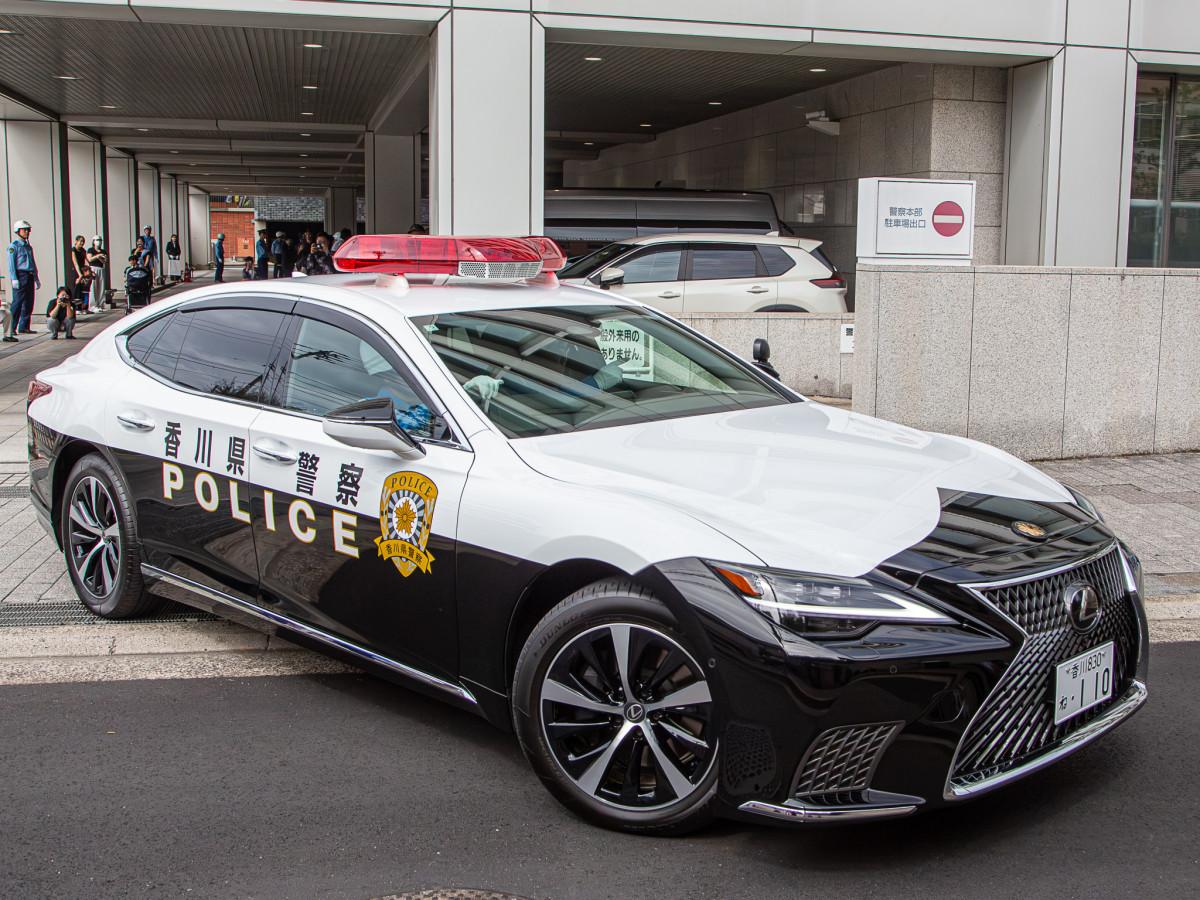 レクサスパトカー 香川県警にレクサスパトカー 坂出の企業が寄贈、LSシリーズは国内初