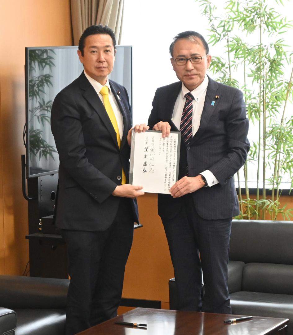 葉梨氏が初登庁 「安全な日本、後世に」 高市改造内閣（茨城新聞クロス
