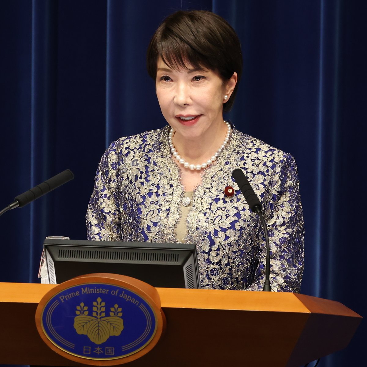 《イケメン好きの噂も》高市首相　ひな壇撮影で細野豪志氏を見つめ、デレデレ…実質 “ナンバー3” 厚遇の理由とは（女性自身） - Yahoo!ニュース