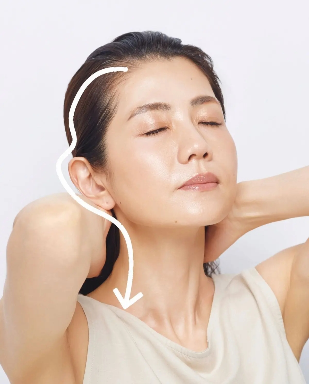 50代、フェイスラインがゆるんできた…ガチガチ後頭部をほぐすだけ
