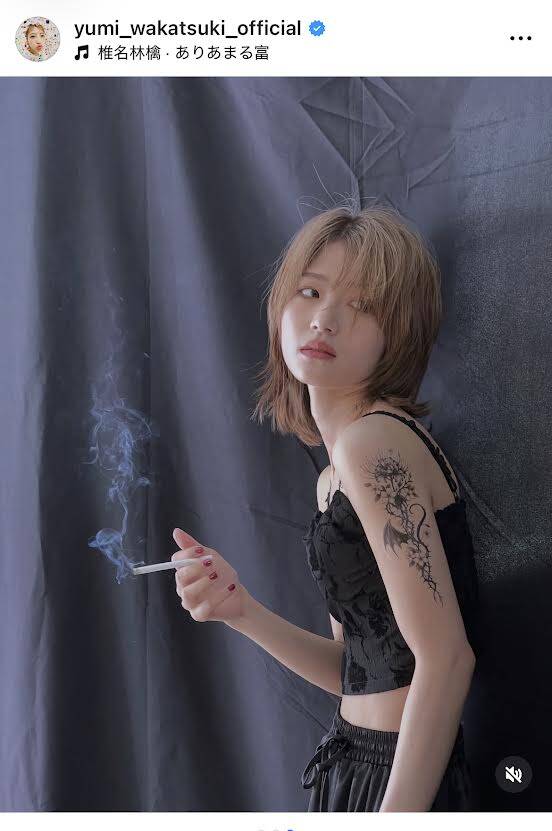 元乃木坂46・若月佑美、タトゥー×たばこでクールに！作品集の