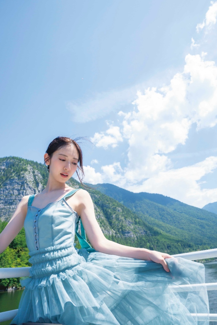 日向坂46金村美玖＞はかなげな美しさが際立つ 写真集「機微」 4種の裏