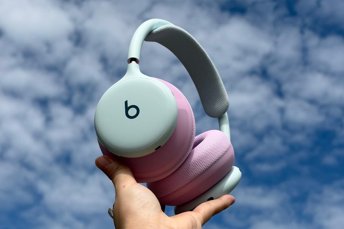 Beats beats ヘッドホン　値下げしました スニーカー味ある新作ヘッドホン「Beats 360」で、もっと外へ出たく