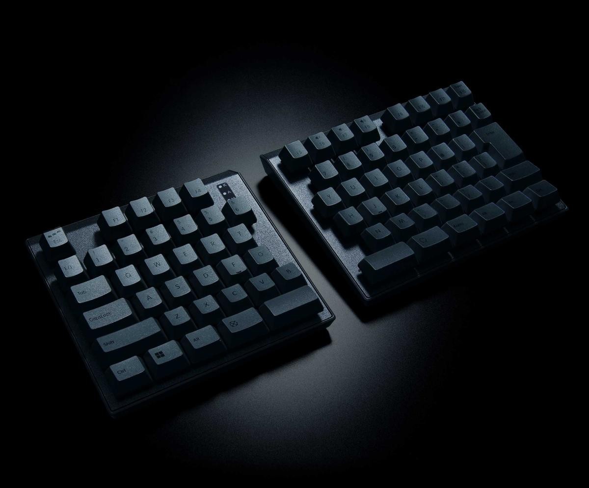 REALFORCEがついに左右分割。慣れたJIS配列の「RS1」はマウス操作も