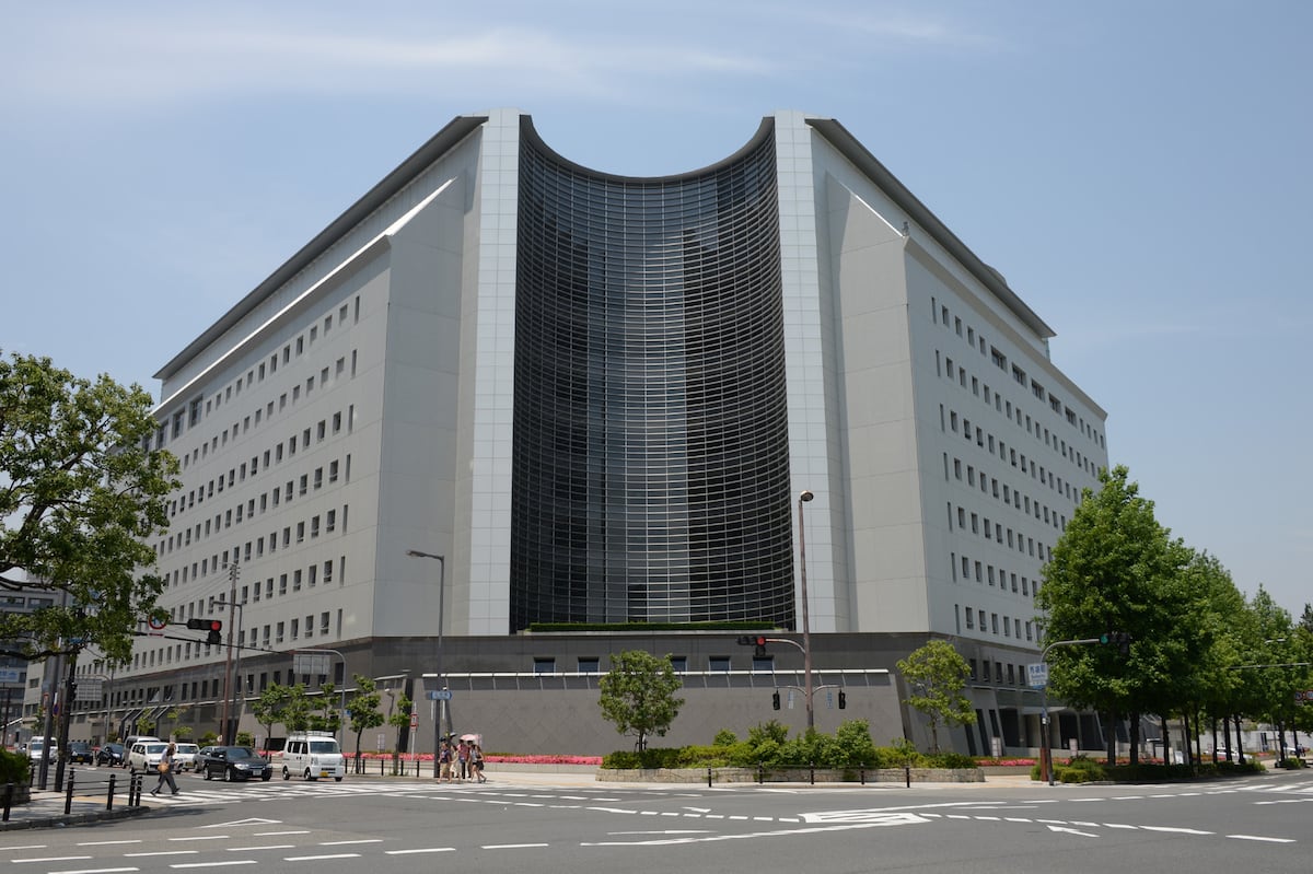 時効直前の決断「自責の念に駆られて自首した」9年前のコンビニ強盗容疑で35歳男を逮捕（産経新聞） - Yahoo!ニュース