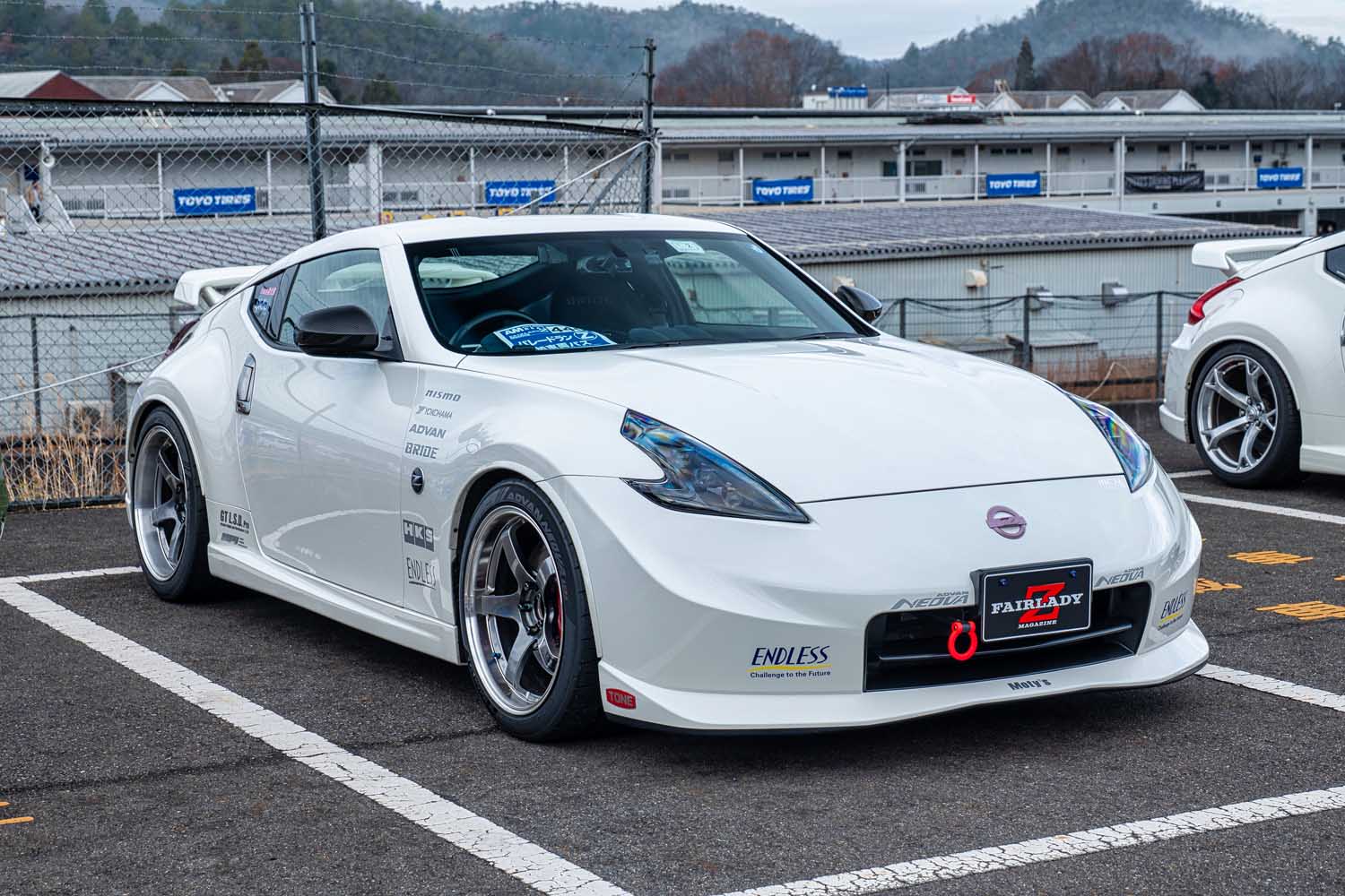憧れを胸にディーラーの門を叩いた青年。新車から紡ぐZ34とワークス
