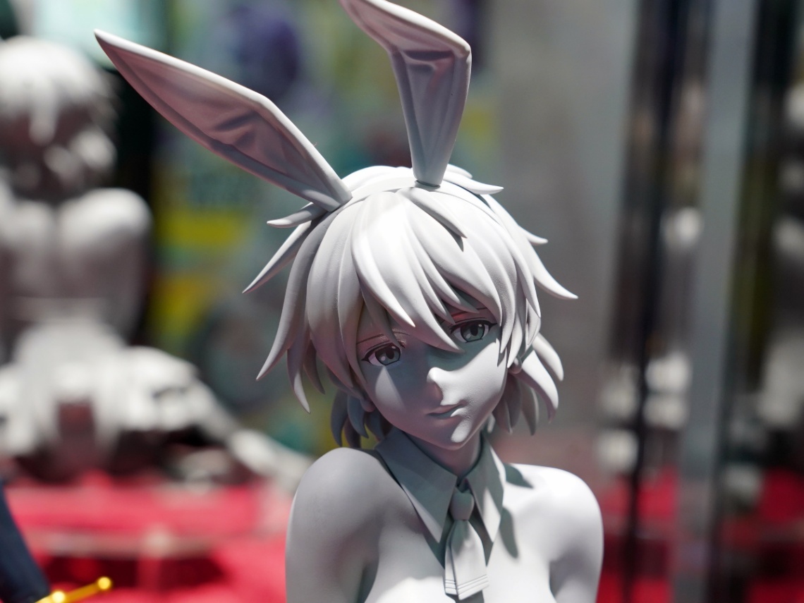 機動戦士ガンダム 第08MS小隊＞アイナ・サハリンがバニーガールに 悩ま