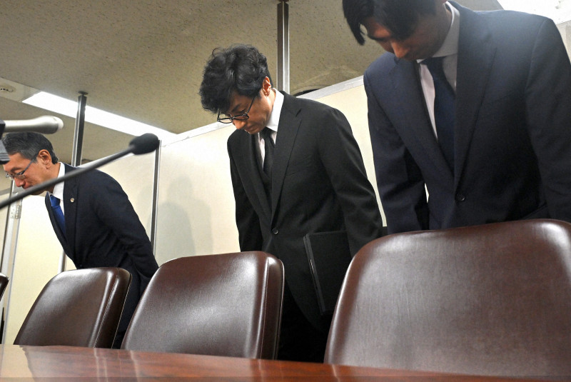 東山紀之氏がスマイルアップの社長を退任 ジャニーズ性加害問題（毎日