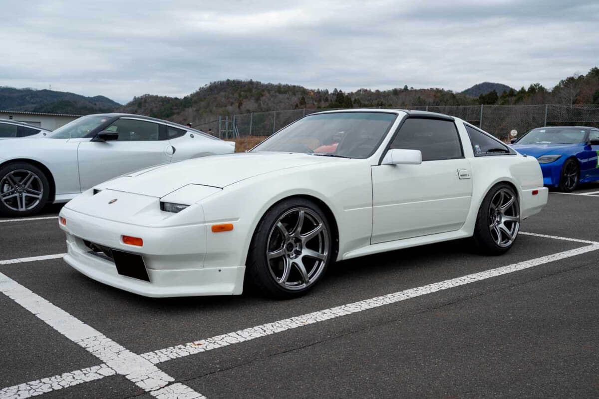 新品タイヤ★２本　275/30zR19 スカイライン フェアレディZ スープラ スカイラインの心臓を移植。30年乗る日産「フェアレディZ」をパテ埋め