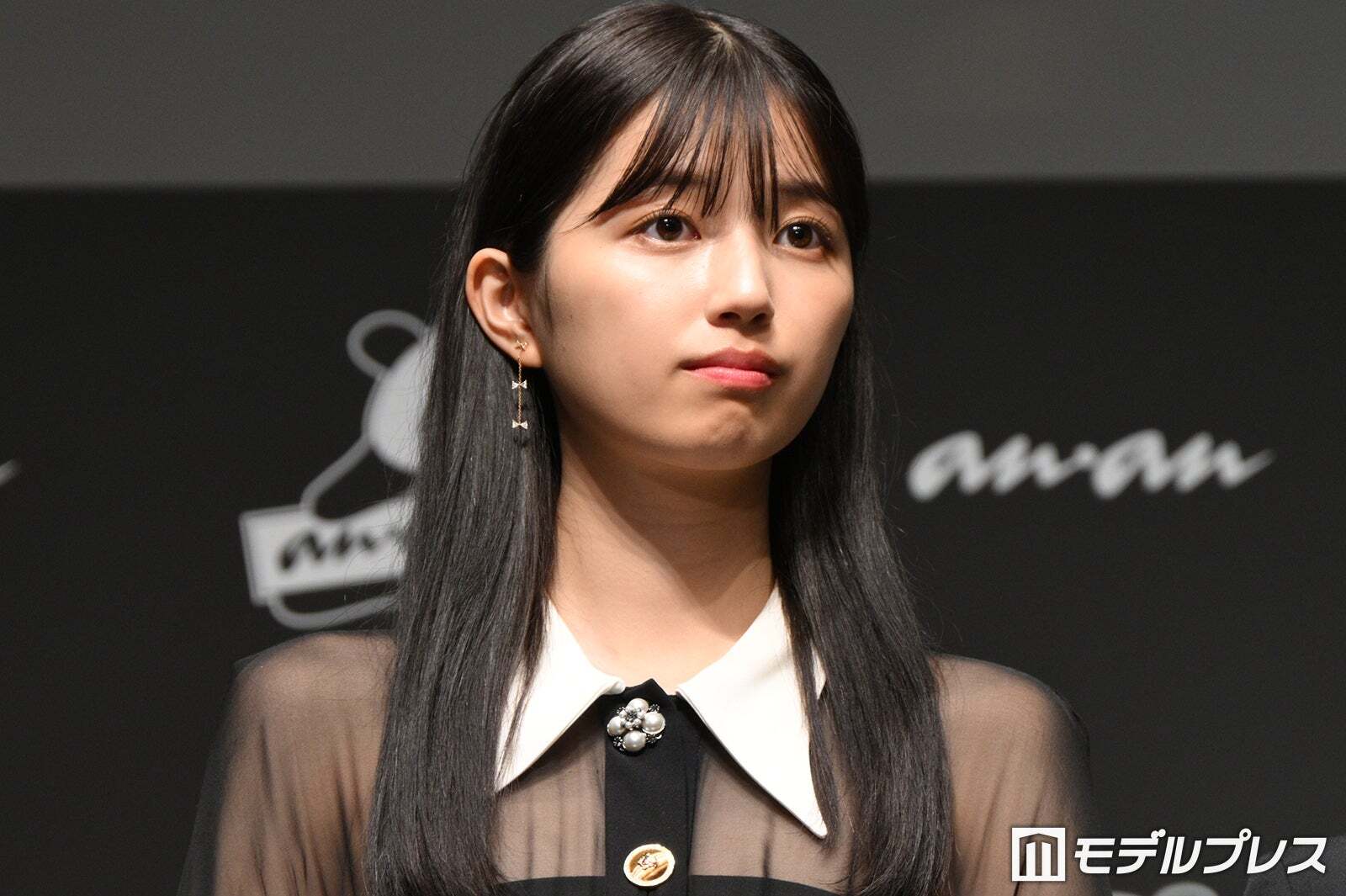乃木坂46五百城茉央、ミニスカ×透けタイツの秋コーデに絶賛の声「抜群