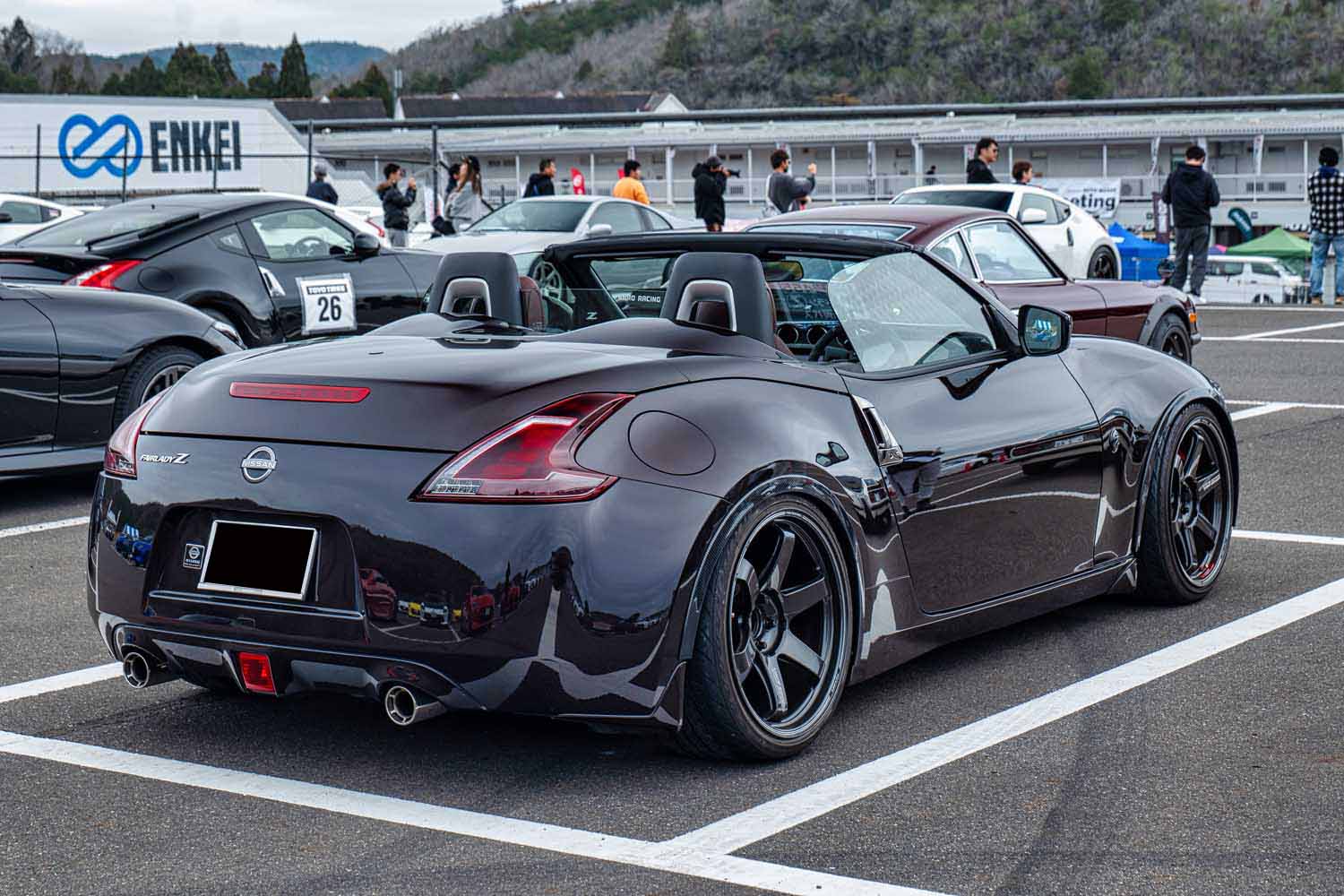NISSAN FAIRLADY Z34/ ROADSTERZ34 2台セット 新型Zのオープンかと思った！HZ34に「RZ34顔」を移植した本気カスタム