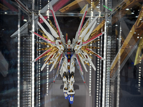 ガンダムSEED FREEDOM」のガンプラ「MGEX 1/100 マイティーストライク