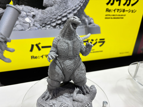 ゴジラ」の怪獣3体をお披露目！ 海洋堂「ARTPLA」より色分けキットが