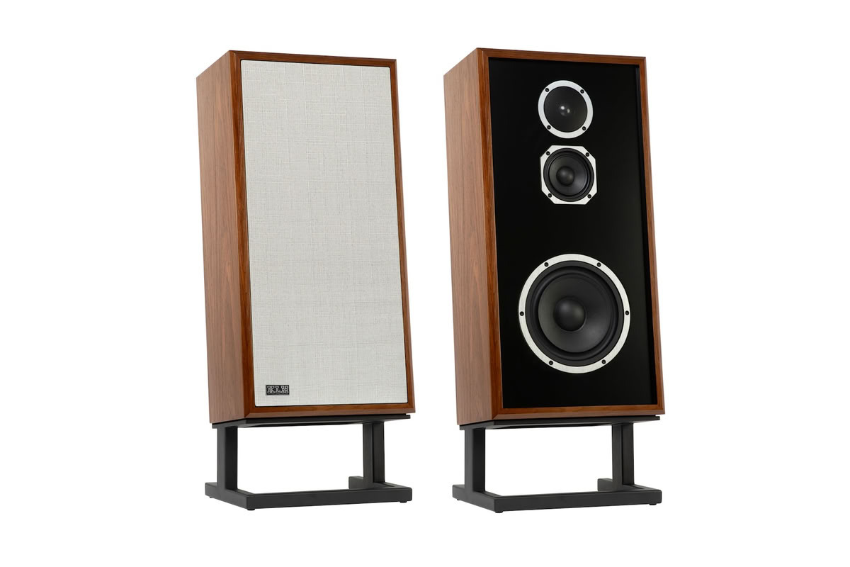 KLH Audio、壁際にも置けるスリムな3ウェイスピーカー「Model Four