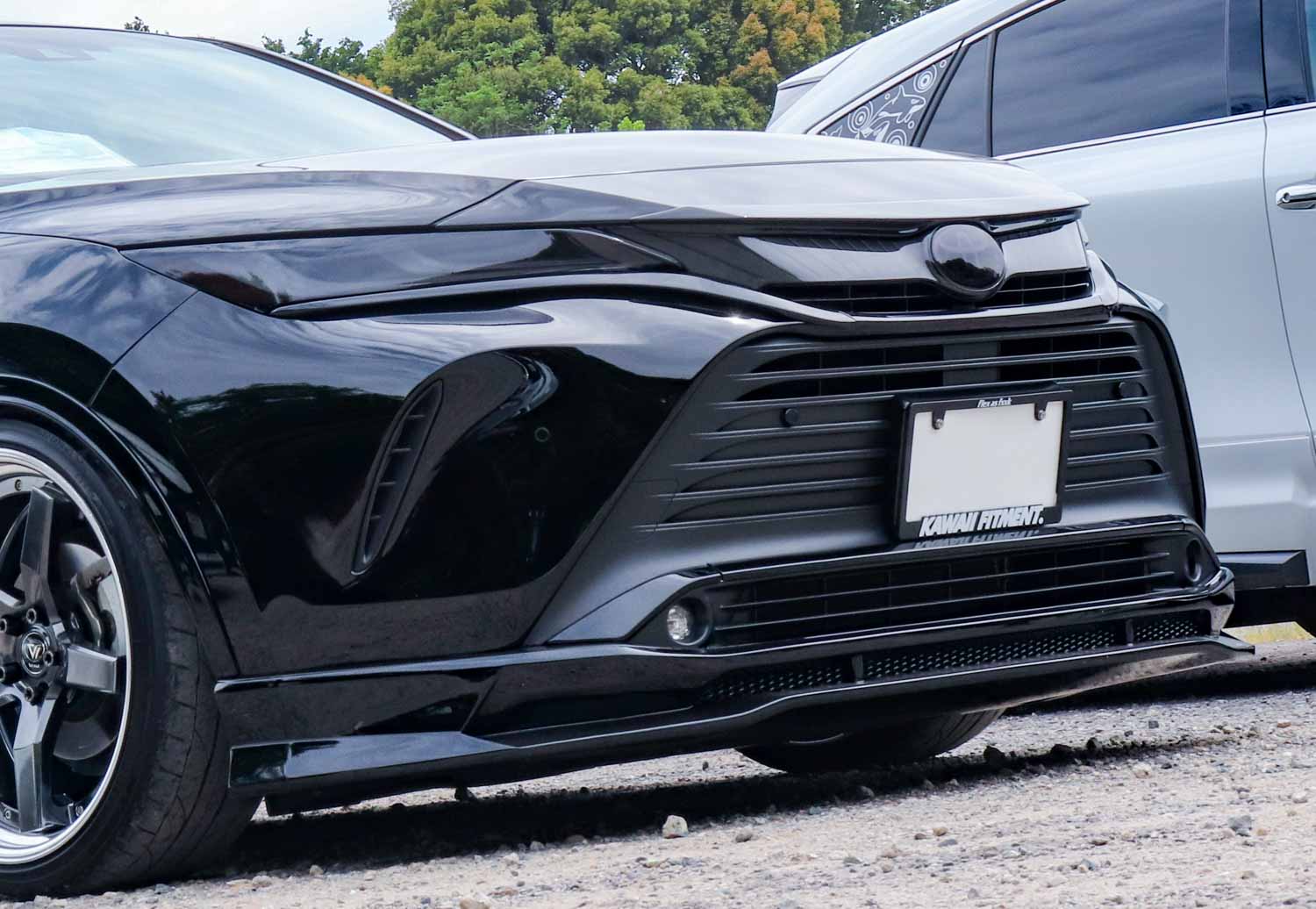 傷だらけの中古から自ら研磨！ 202ブラックの80系ハリアーを美しく磨き