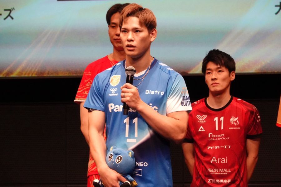 西田有志の手にぬいぐるみの謎 28選手でただ1人の理由「どうぞって