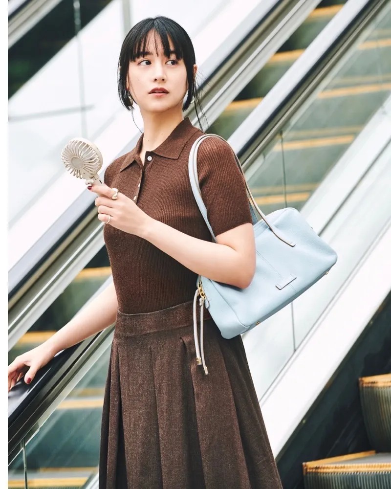 ベージュ＆茶系】ワントーンをオシャレに着るコツを解説！女っぽい秋