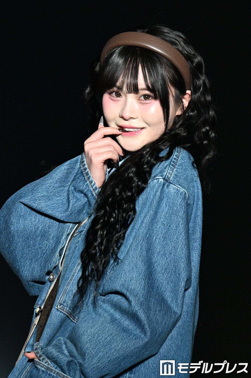 登録者数90万人超YouTuber「21歳ver」最新の証明写真に驚きの声「透明