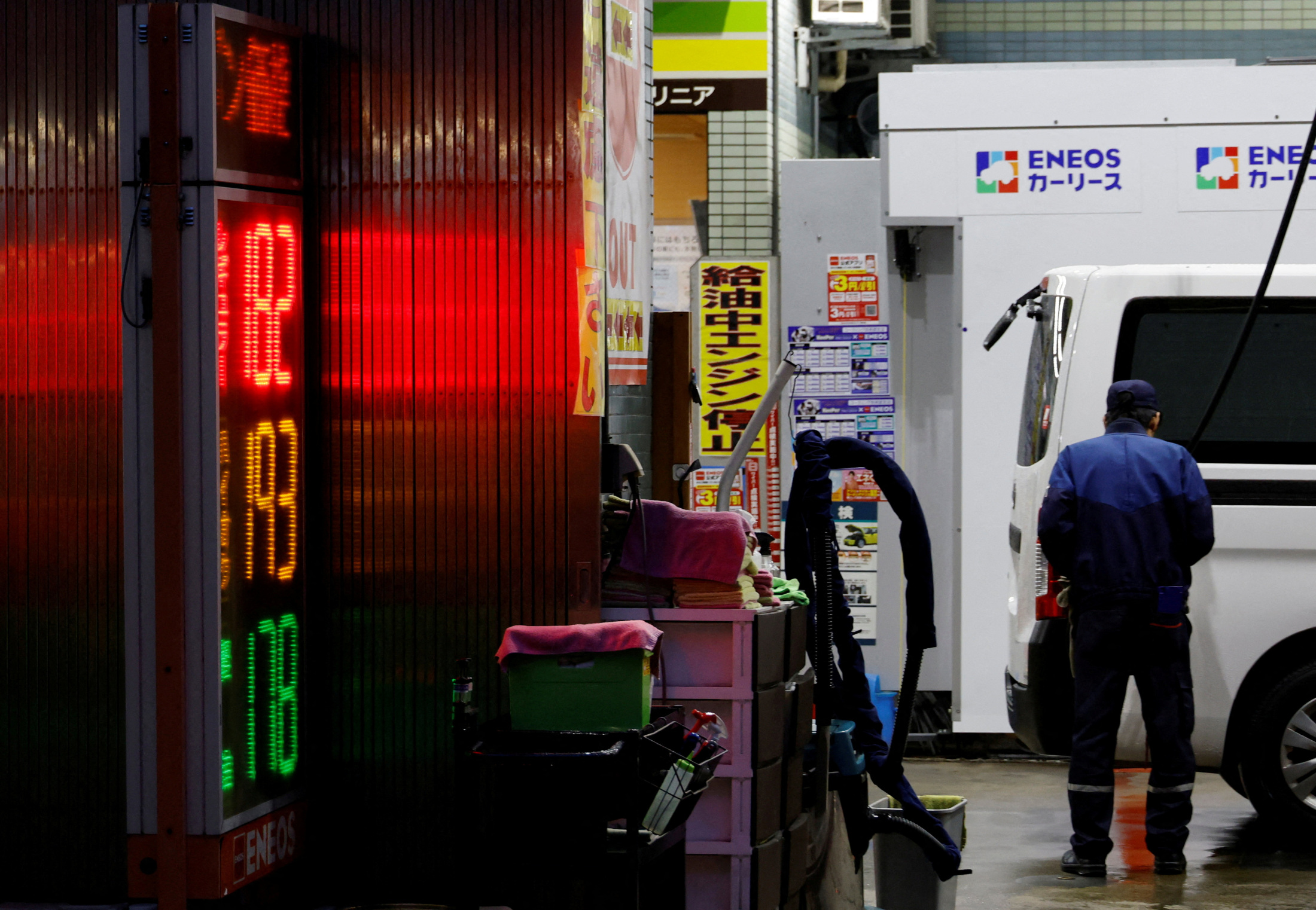 政府与党、ガソリン補助の段階的な縮小検討、12月から月5円程度の値上げ案＝関係者（ロイター） - Yahoo!ニュース