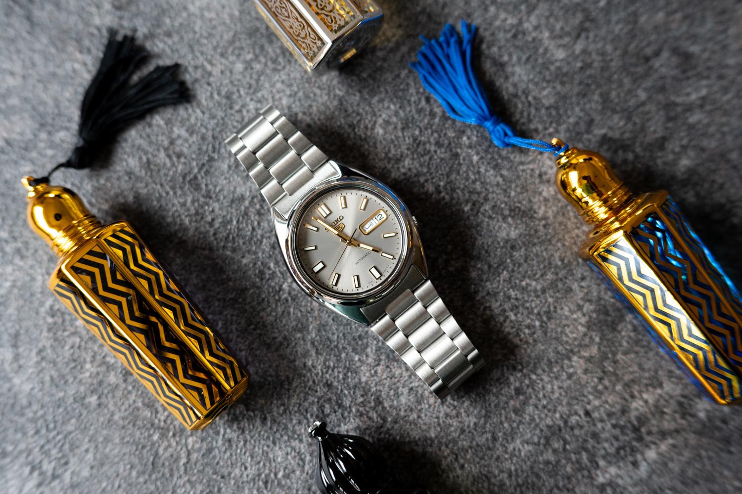 SEIKO5 黒×金 アラビア語曜日設定可 : SEIKO 腕時計 アラビア語の