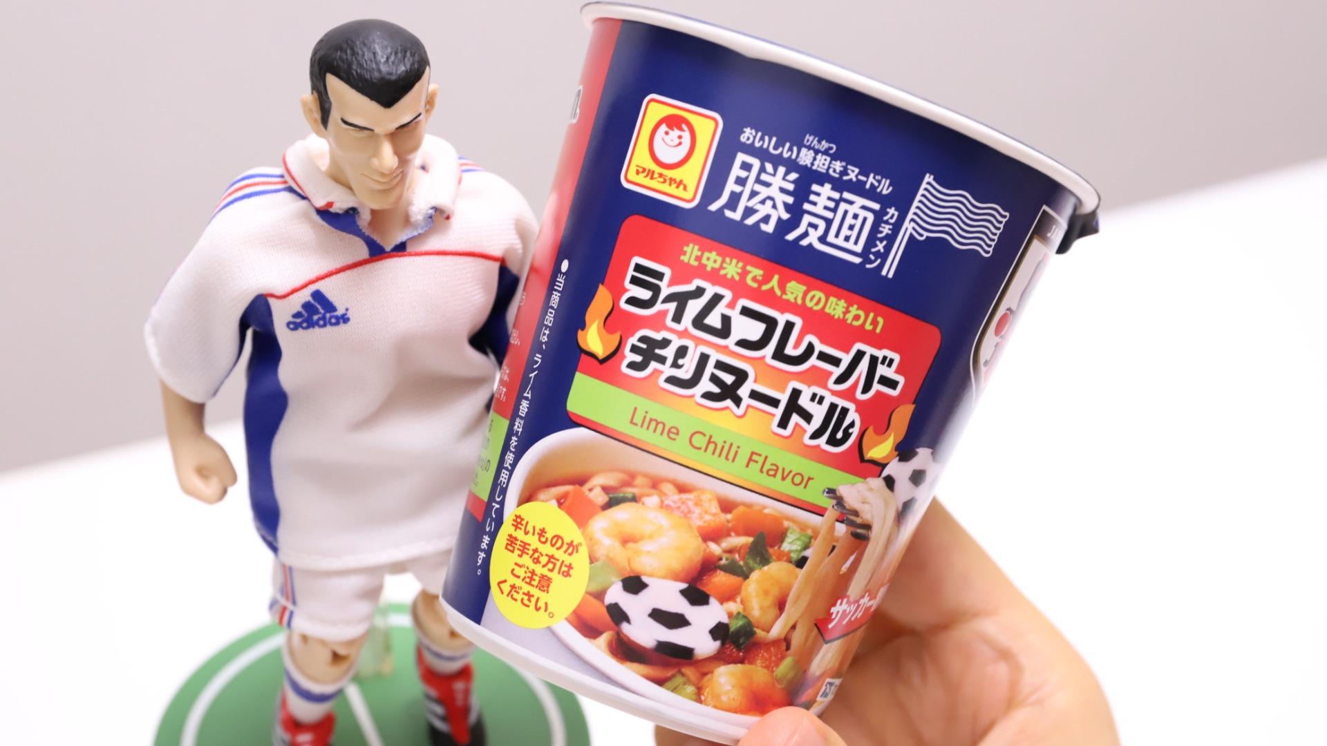 20年前のジダンが蘇る！カップヌードルの上でジダンが地団駄してい