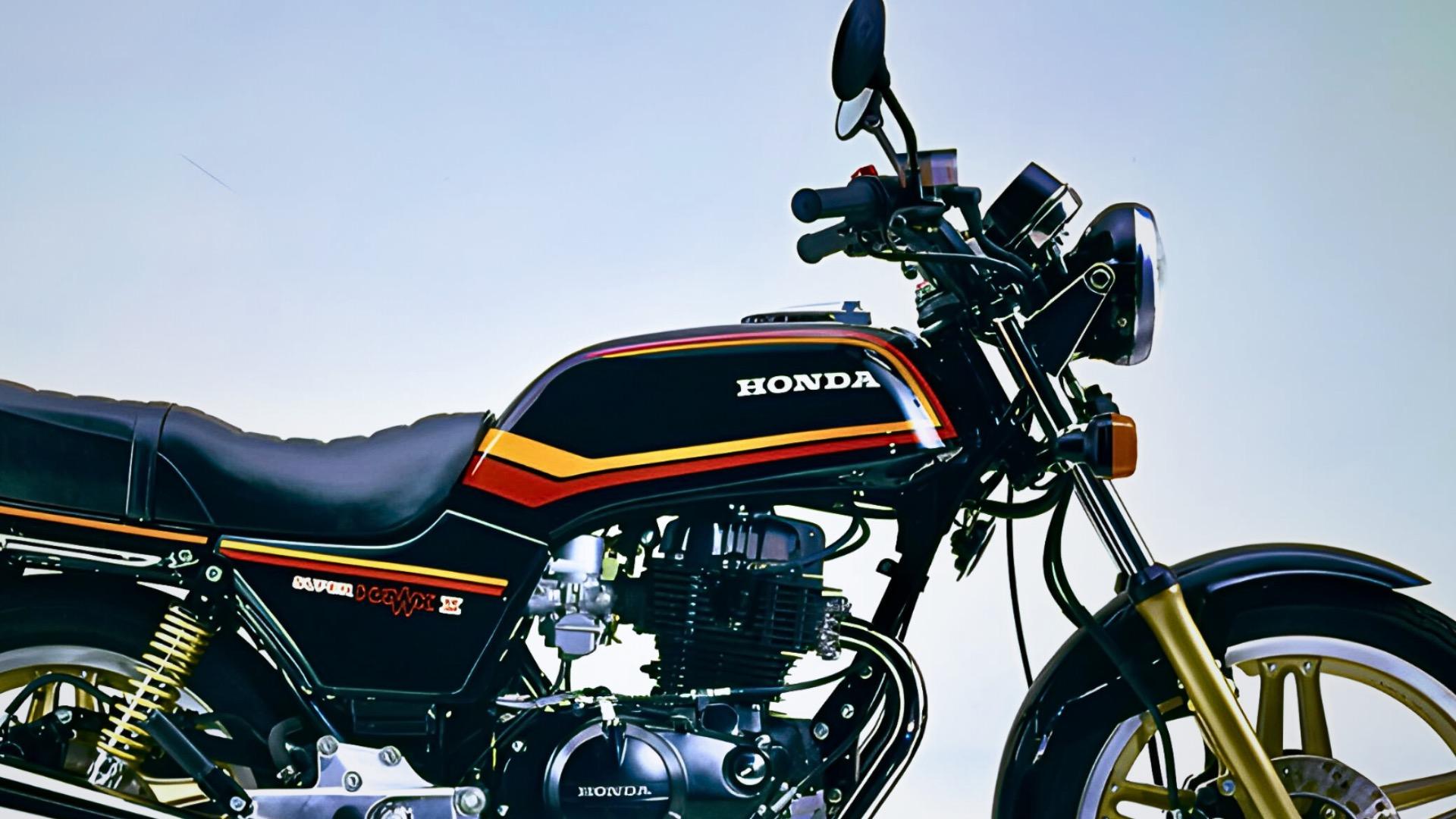 HAWK 400cc初のトリプルディスク・SUPER III〈映像あり〉 新入荷在庫