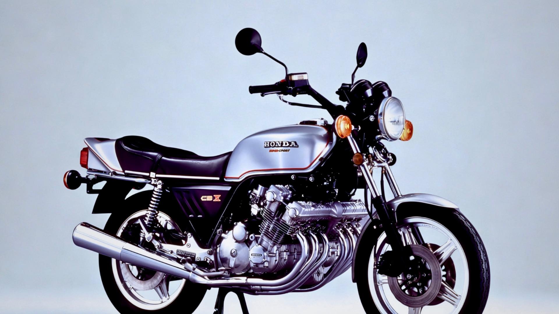 オートバイのあれこれ】世界グランプリを席巻したロスマンズ・カラー
