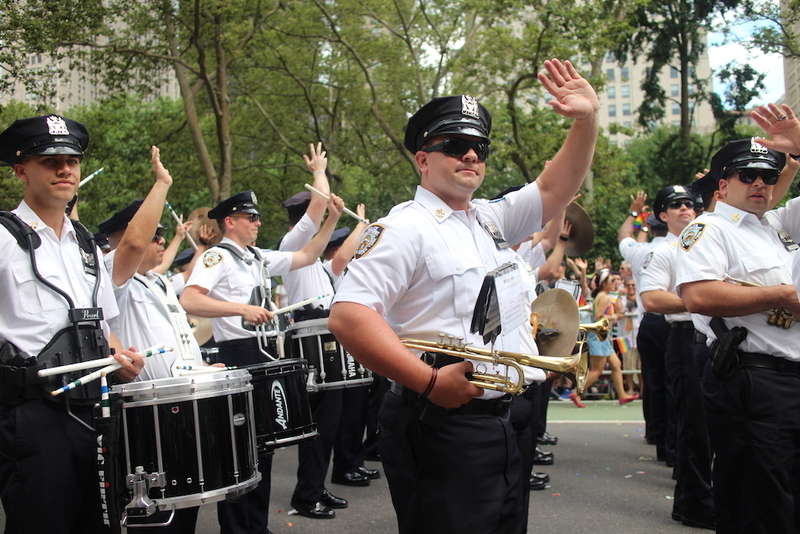 この日警備担当ではない警官は、パレードに参加。(c) Kasumi Abe