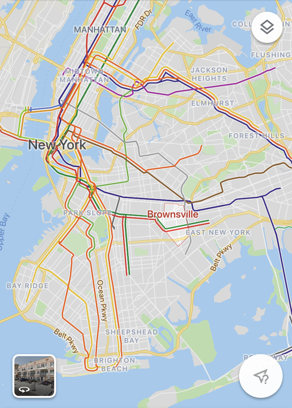 乱射事件が起きたのは、JFK国際空港とマンハッタンのちょうど真ん中あたりに位置するエリア。出典：Google map