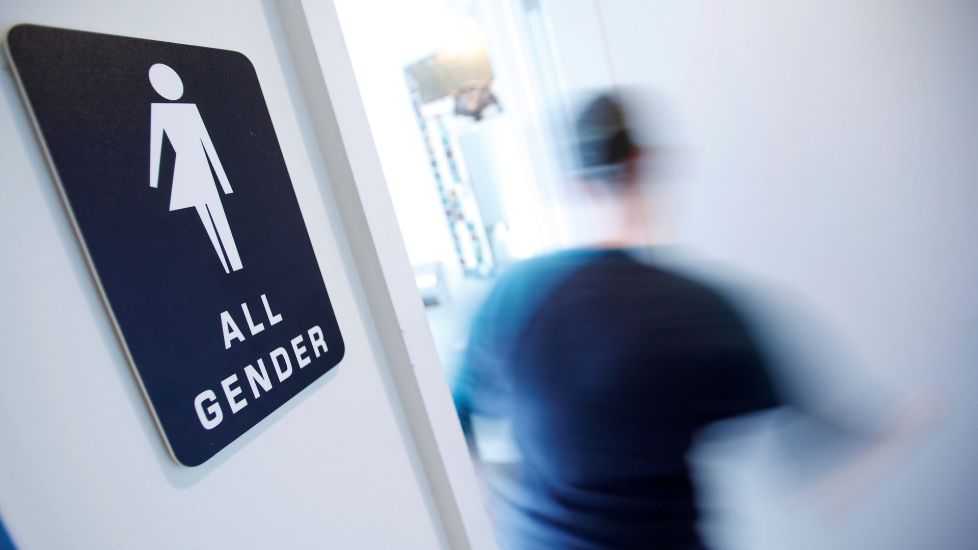 NYで進む男女兼用「オールジェンダー・トイレ」 密室に見知らぬ異性が