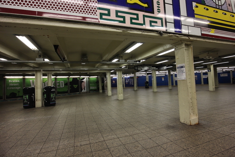 人のいない42丁目駅。このような光景は真夜中にしか見たことがなかった。(c) Kasumi Abe
