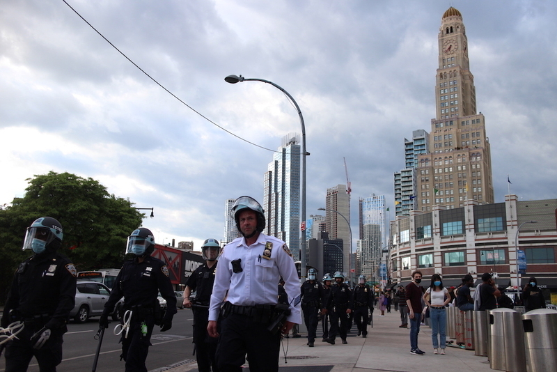 NYPDは1日、警官を倍増し8000人を配置すると発表。(c) Kasumi Abe